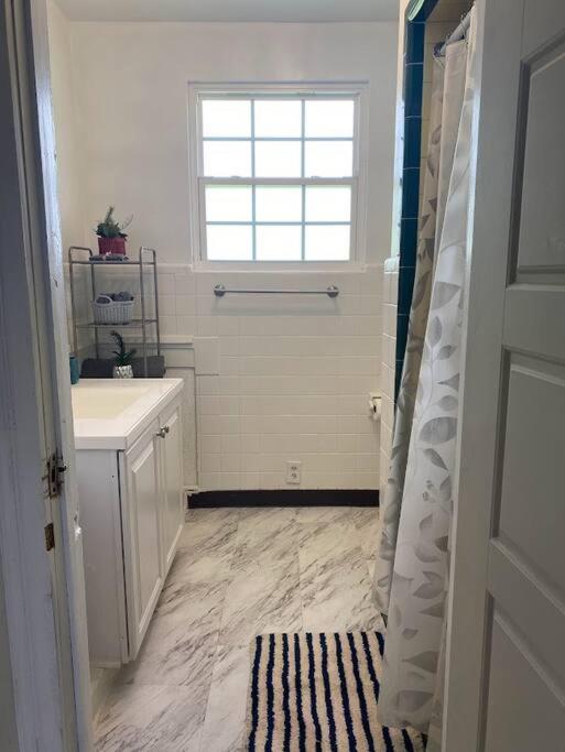 Cozy Home, King Bed, 3 Bedrooms,Close To Downtown Beaches Towncenter ジャクソンビル エクステリア 写真