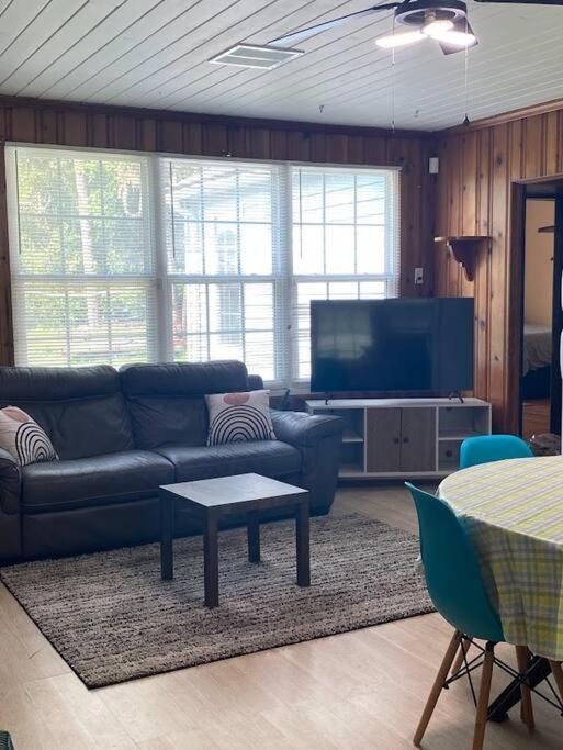 Cozy Home, King Bed, 3 Bedrooms,Close To Downtown Beaches Towncenter ジャクソンビル エクステリア 写真