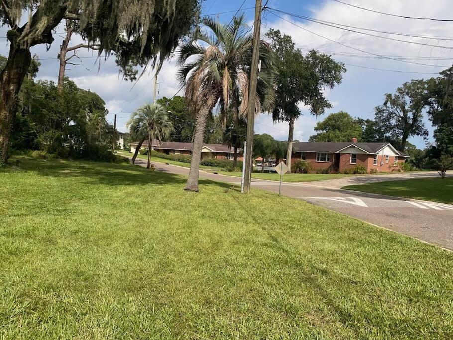 Cozy Home, King Bed, 3 Bedrooms,Close To Downtown Beaches Towncenter ジャクソンビル エクステリア 写真